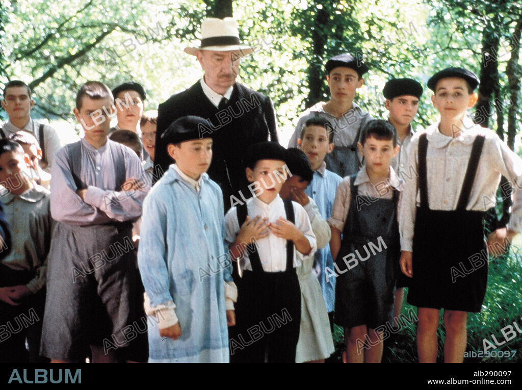 FERNANDO FERNAN GOMEZ en LA LENGUA DE LAS MARIPOSAS, 1999, dirigida por JOSE LUIS CUERDA. Copyright WARNER SOGEFILMS.