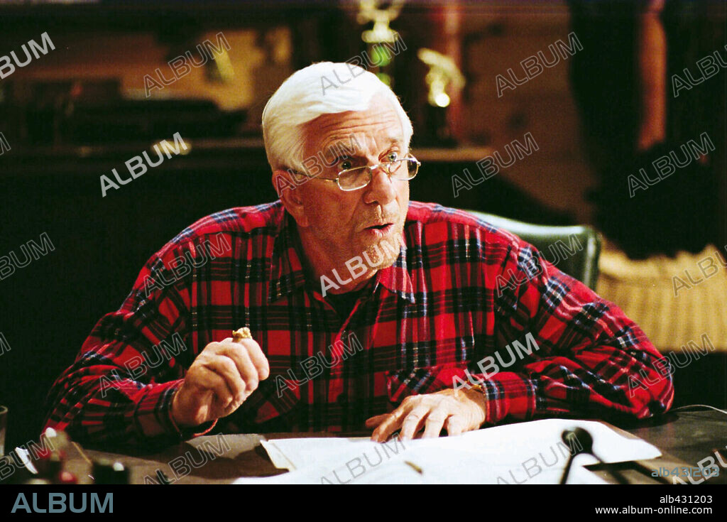 LESLIE NIELSEN en ESQUÍA COMO PUEDAS, 2001 (KEVIN OF THE NORTH), dirigida por BOB SPIERS. Copyright EUROPA PICTURES/GFT ENTERTAINMENT.
