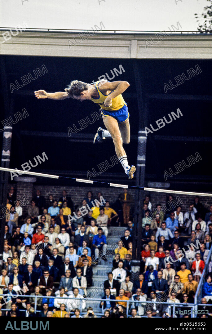 STOCKHOLM 1970-08-30. Stavhopparen Kjell Isaksson i aktion under friidrottstävlingarna i Europacupen på stckholms stadion 30:e augusti 1970.. Foto: Jan Collsiöö / TT / 1001.
