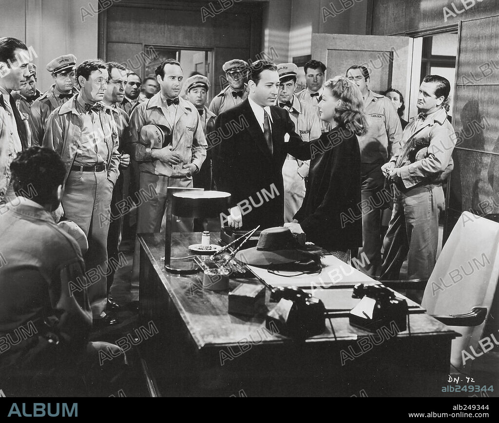 ANN SHERIDAN, GEORGE RAFT and ROSCOE KARNS in THEY DRIVE BY NIGHT, 1940, directed by RAOUL WALSH. Copyright WARNER BROTHERS.