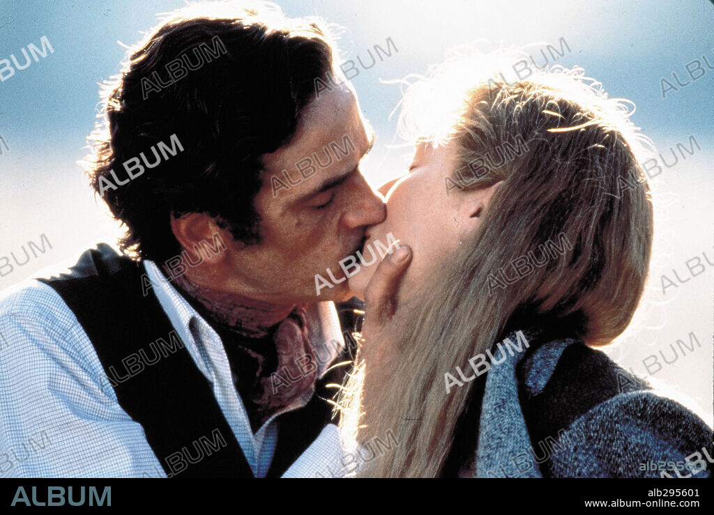 JEREMY IRONS y MERYL STREEP en LA CASA DE LOS ESPÍRITUS, 1993 (HOUSE OF THE SPIRITS), dirigida por BILLE AUGUST. Copyright SPRING CREEK PRODUCTIONS.