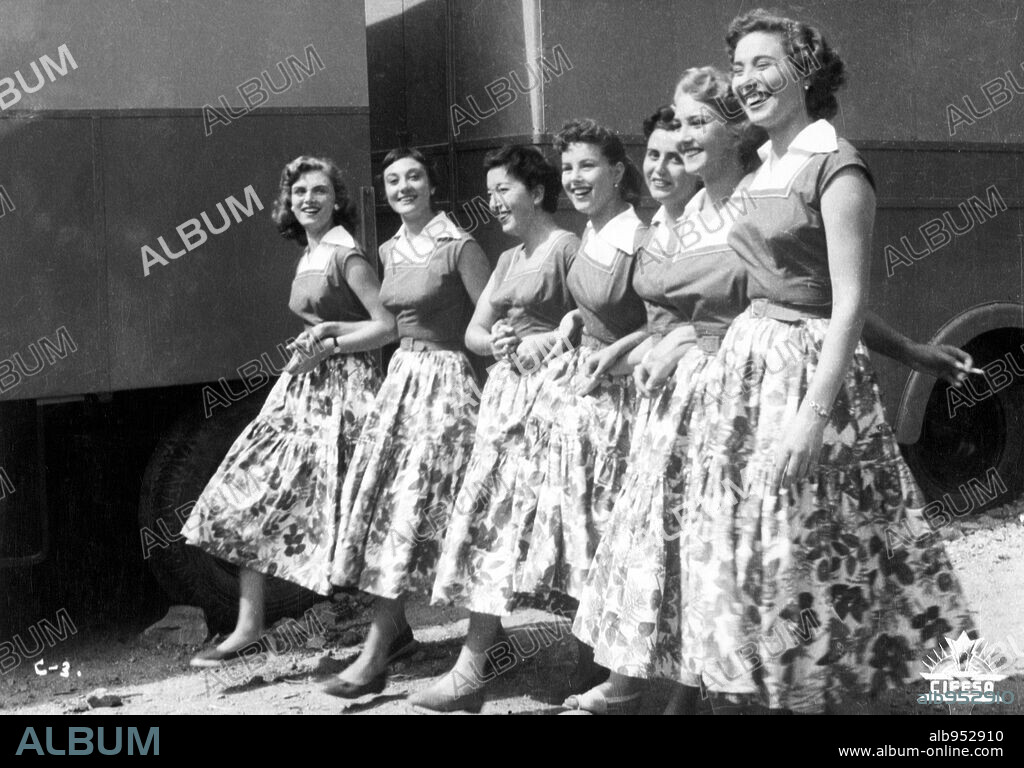 LLEGARON SIETE MUCHACHAS, 1957, dirigida por DOMINGO VILADOMAT. Copyright HUDESA.