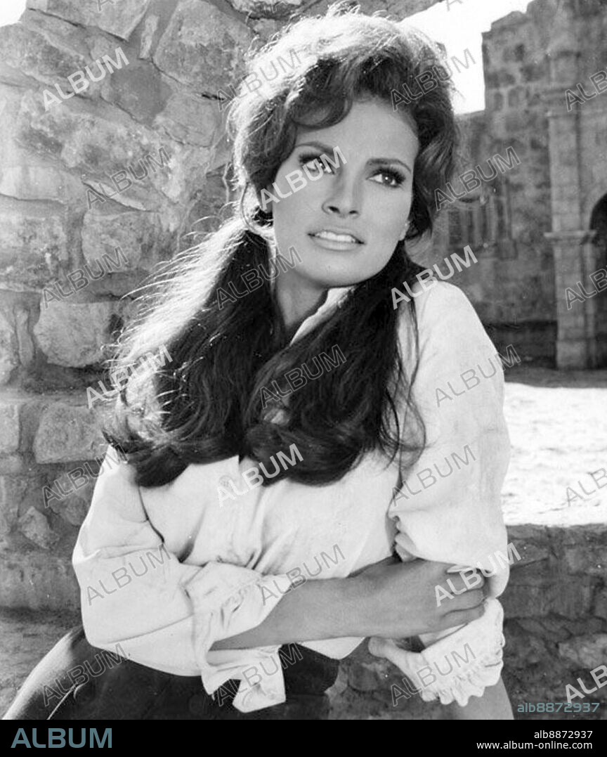 RAQUEL WELCH in BANDOLERO!, 1968, directed by ANDREW V. MCLAGLEN. Copyright 20TH CENTURY FOX.