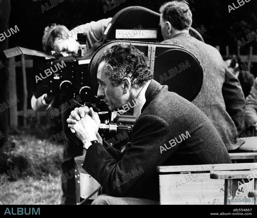 MICHELANGELO ANTONIONI en BLOW-UP, DESEO DE UNA MAÑANA DE VERANO, 1966 (BLOWUP), dirigida por MICHELANGELO ANTONIONI. Copyright M.G.M.