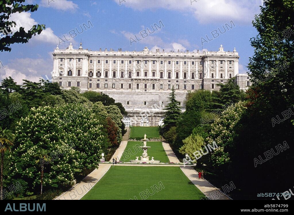 Palacio Real, fachada (barroco clásico), vista general, Campo  del Moro.