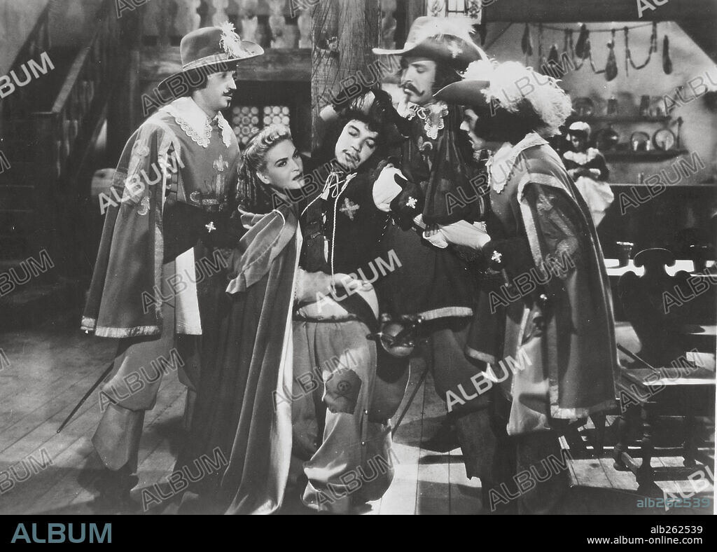 CANTINFLAS en LOS TRES MOSQUETEROS, 1942, dirigida por MIGUEL M. DELGADO. Copyright POSA FILMS, S.A.