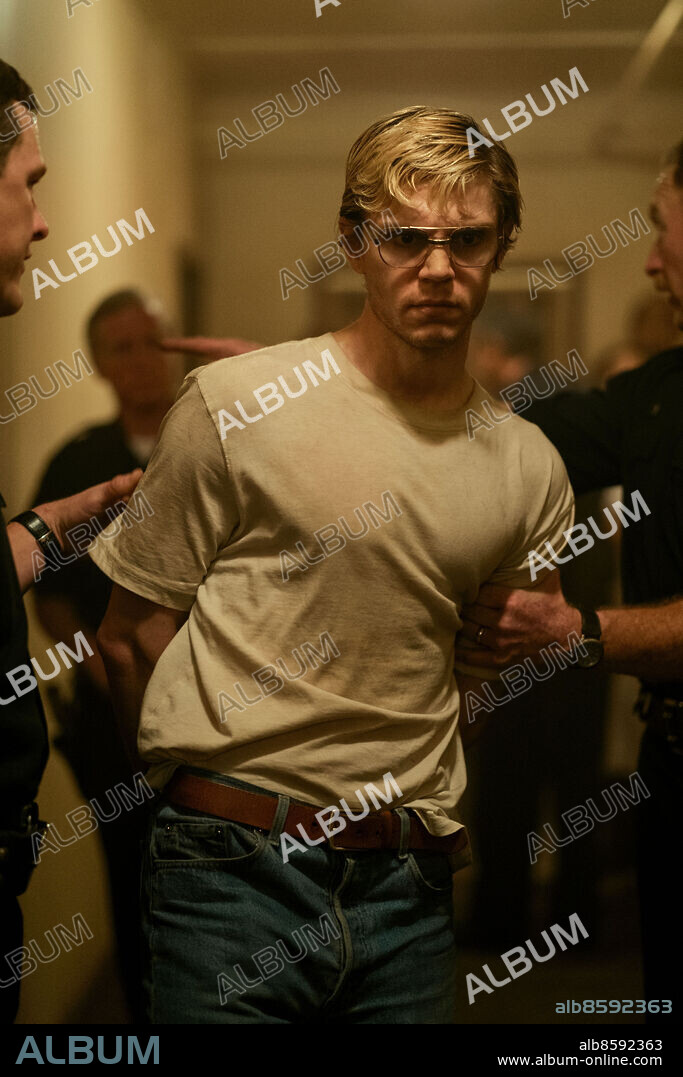 EVAN PETERS dans MONSTRE: L'HISTOIRE DE JEFFREY DAHMER, 2022 (DAHMER-MONSTER: THE JEFFREY DAHMER STORY), réalisé par CARL FRANKLIN, CLEMENT VIRGO, GREGG ARAKI, JENNIFER LYNCH et PARIS BARCLAY. Copyright Ryan Murphy Productions.
