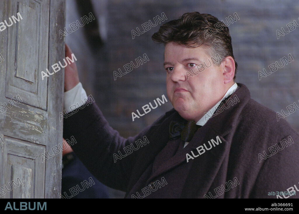 ROBBIE COLTRANE in FROM HELL, 2001, directed by ALBERT HUGHES and ALLEN HUGHES. Copyright 20TH CENTURY FOX / VOLLMER, JURGEN.