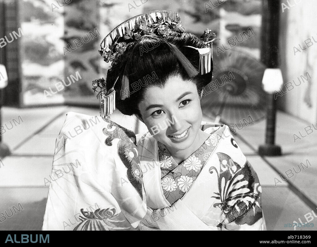 KAORU YACHIGUSA dans MADAMA BUTTERFLY, 1954, réalisé par CARMINE GALLONE. Copyright RIZZOLI/TOHO/PRODUZIONE GALLONE.