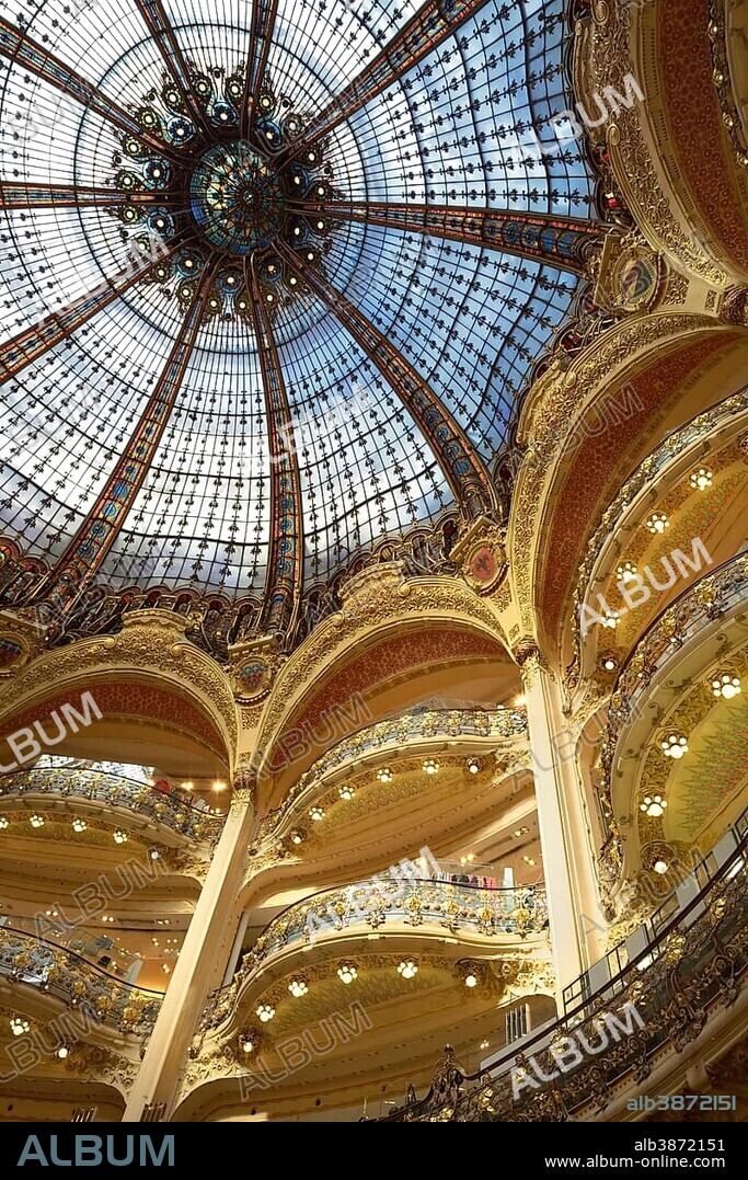 The dome of the Galeries Lafayette, Paris, Ile-de-France, France, Europe.