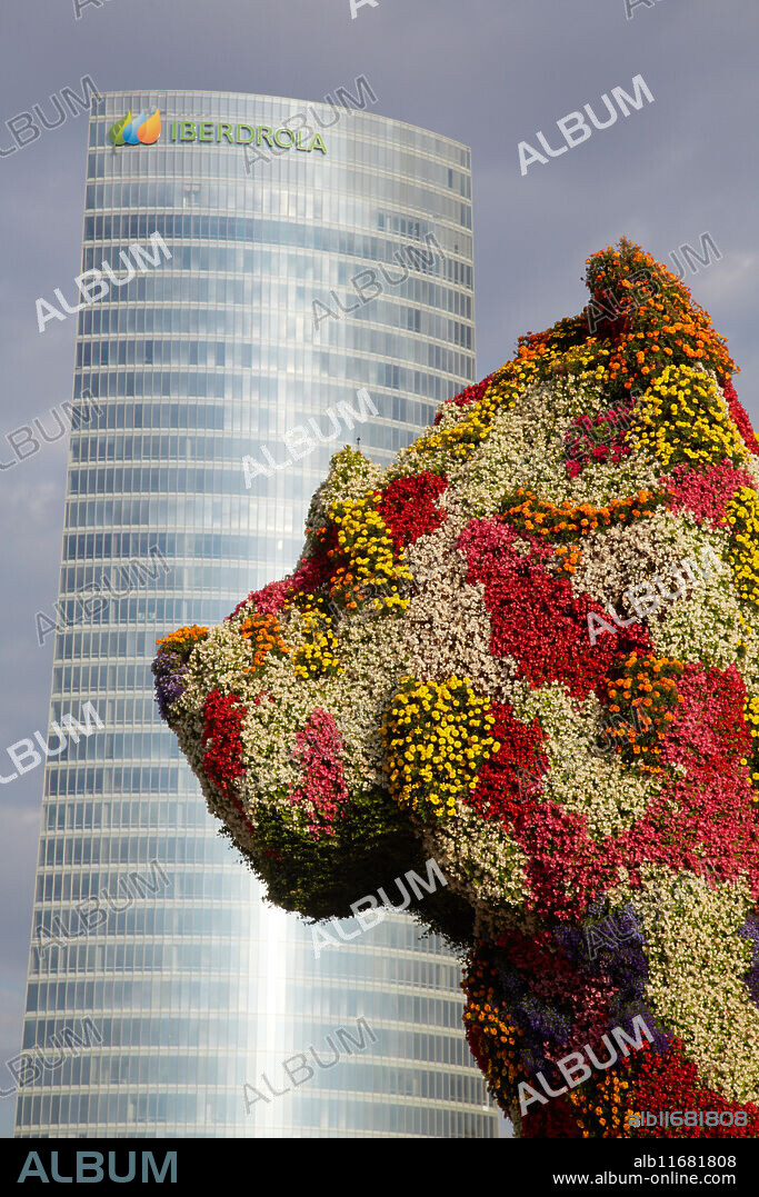Guggenheim museum Puppy, Abandoibarra Avenue, Iberdrola tower, Bilbo-Bilbao, Biscay, Basque Country, Spain.