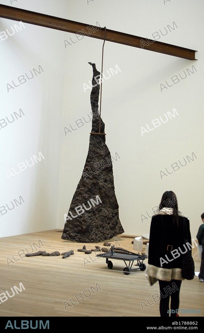 Girl looking at sculpture by the German artist Joseph Beuys (1921-1986) titled Lightning with Stag in its Glare, 1958-1985. Made of aluminum, bronze and iron. Loan from the Daros Collection 2000. Tate Modern. London. England. UK.