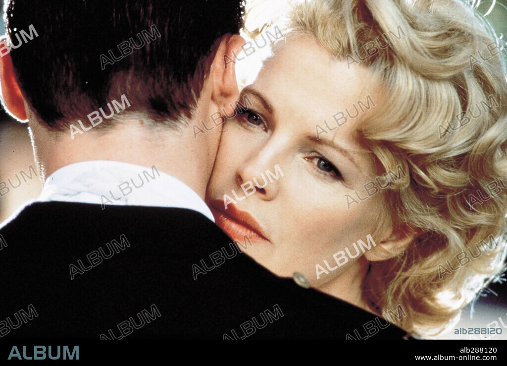 KIM BASINGER in L. A. CONFIDENTIAL, 1997, directed by CURTIS HANSON. Copyright WARNER BROTHERS.