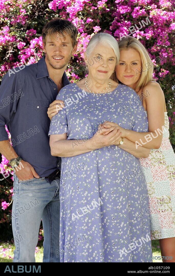 ANNA PAQUIN, LOIS SMITH y RYAN KWANTEN en SANGRE FRESCA, 2007 (TRUE BLOOD), dirigida por ALAN BALL. Copyright HBO / JOHNSON, JOHN P.
