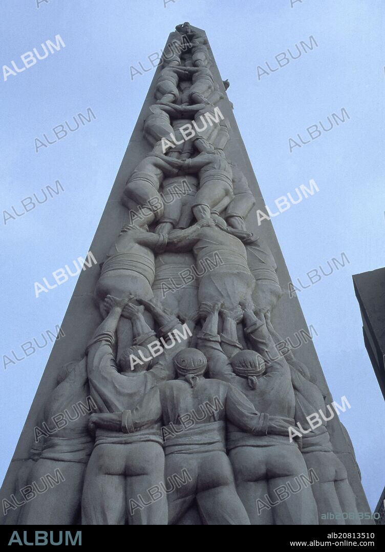 GUSTAV VIGELAND. MONOLITO ESCULTORICO CON LAS ESCULTURAS DEL CICLO DE LA VIDA - SIGLO XX.