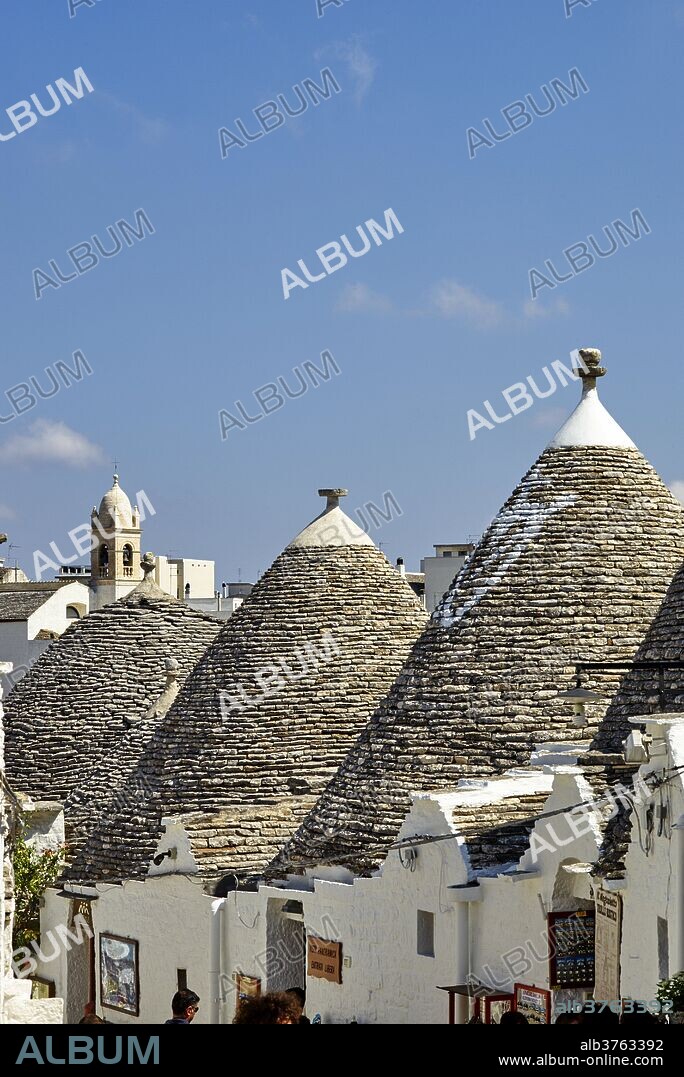 Trulli, Alberobello, UNESCO World Heritage Site, Apulia, Italy, Europe.