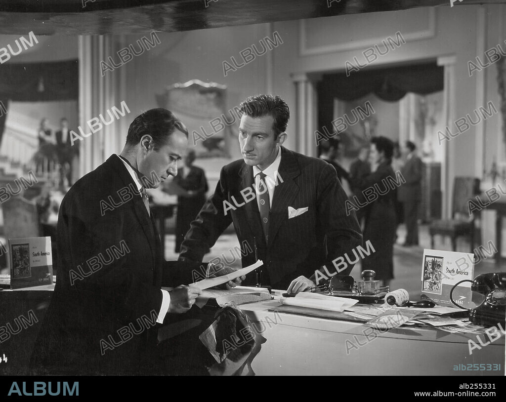 FERNANDO FERNAN GOMEZ and FERNANDO REY in AEROPUERTO, 1953. Copyright ARIEL FILMS.