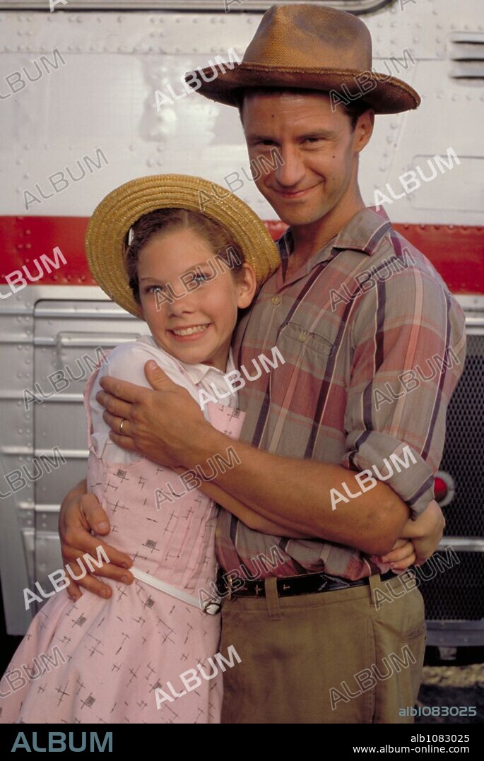 CHRIS OWENS and KELSEY KEEL in MY LOUISIANA SKY, 2001, directed by ADAM ARKIN. Copyright AVIATOR FILMS/HYPERION PICTURES.