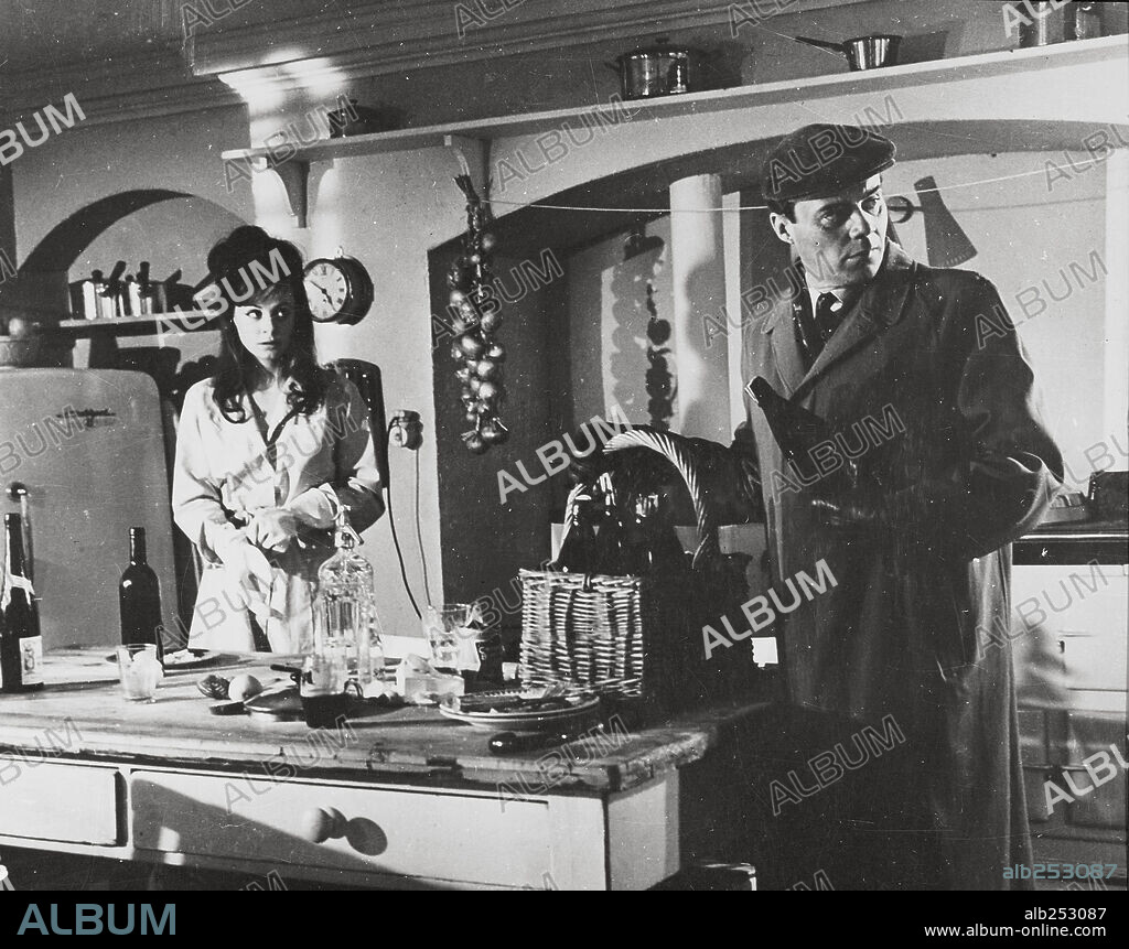 DIRK BOGARDE, SARAH MILES and WENDY CRAIG in THE SERVANT, 1963, directed by JOSEPH LOSEY. Copyright ASSOCIATED BRITISH PICTURES.