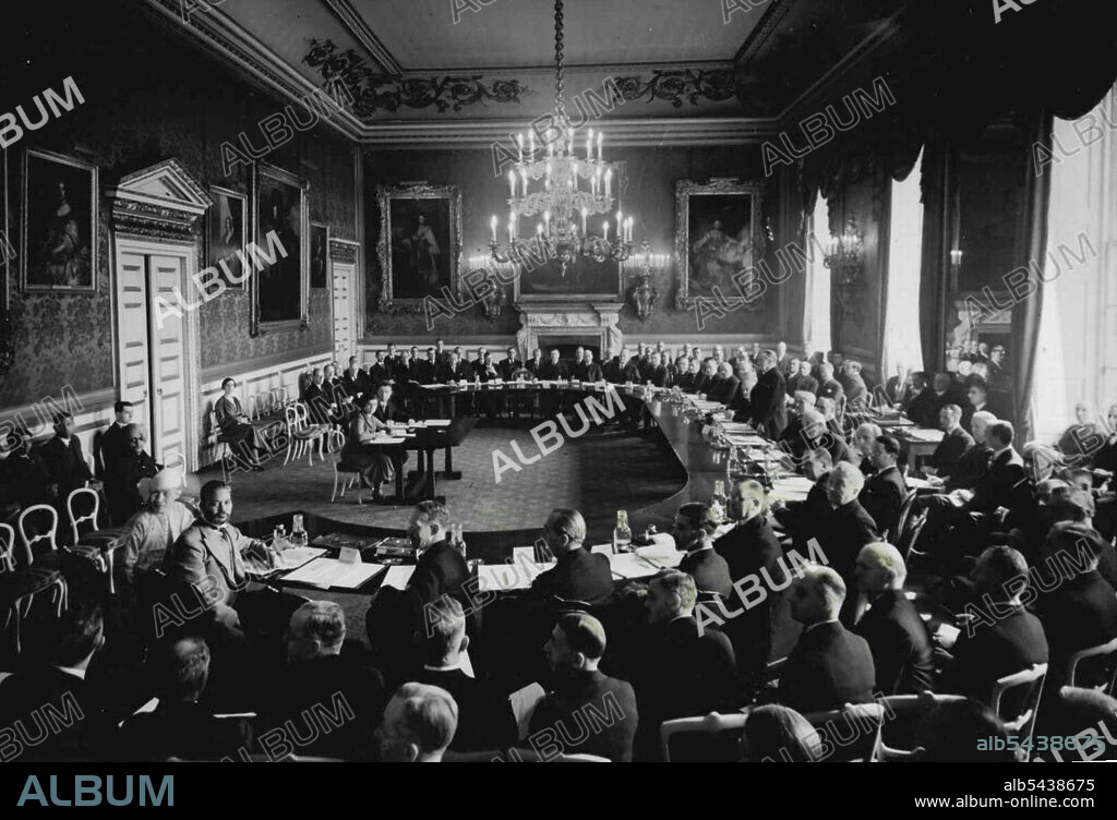 St. James Palace. June 08, 1937. (Photo by The Associated Press).;St. James Palace.