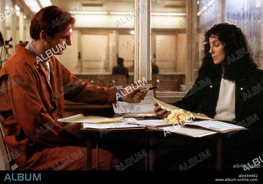 CHER und LIAM NEESON in SUSPECT - UNTER VERDACHT, 1987 (SUSPECT), unter der Regie von PETER YATES. Copyright TRI STAR PICTURES.