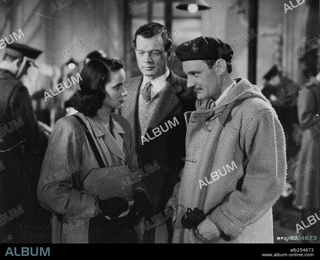 ALIDA VALLI, JOSEPH COTTEN and TREVOR HOWARD in THE THIRD MAN, 1949, directed by CAROL REED. Copyright LONDON FILMS.