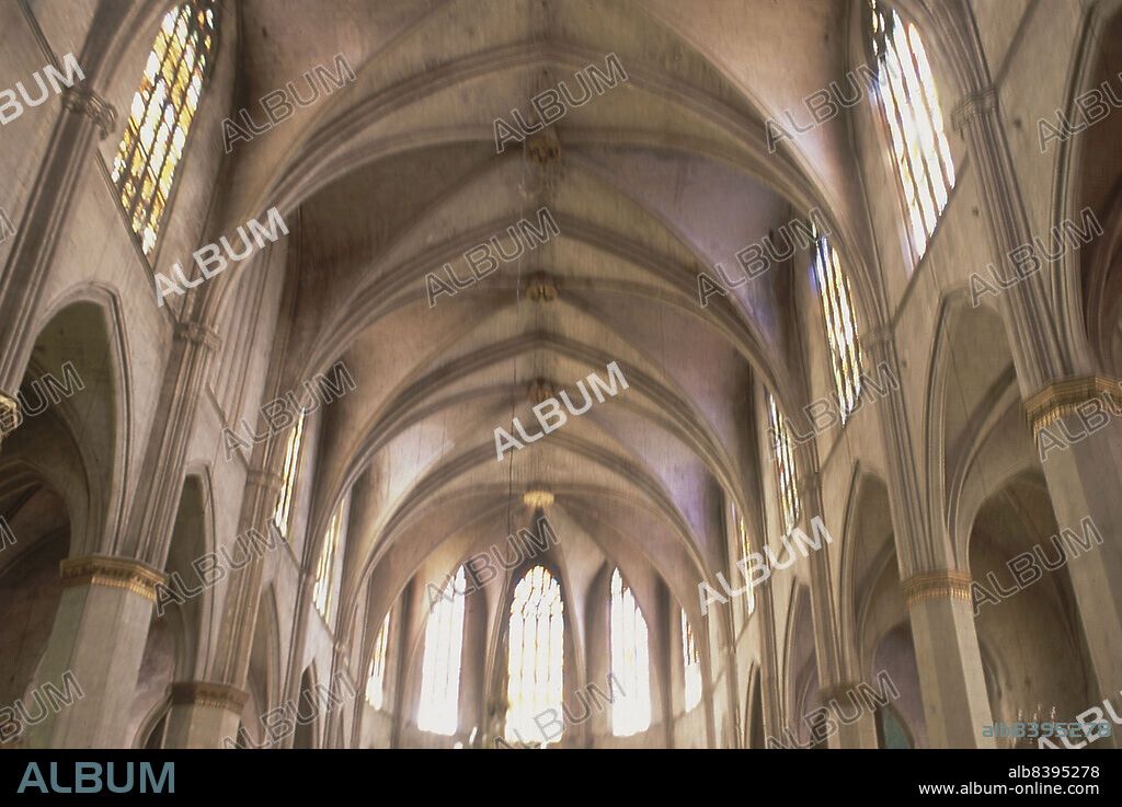 INTERIOR DE LA BASILICA DE SANTA MARIA DE LA SEO DE MANRESA - SIGLO XIV/XV - GOTICO CATALAN.