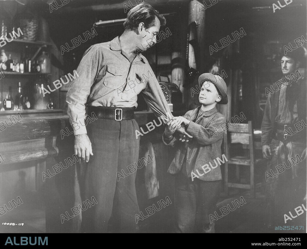 ALAN LADD y BRANDON DE WILDE en RAÍCES PROFUNDAS, 1953 (SHANE), dirigida por GEORGE STEVENS. Copyright PARAMOUNT PICTURES.