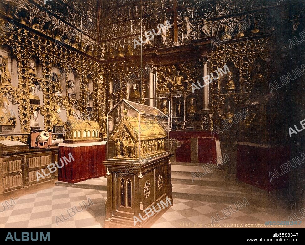 Köln (Nordrhein-Westfalen), St. Ursula, Goldene Kammer. (Reliquienraum, 1643. Mit Reliquienbüsten des 13.-17. Jh.). Innenansicht. Photochrom, undat. (um 1900).