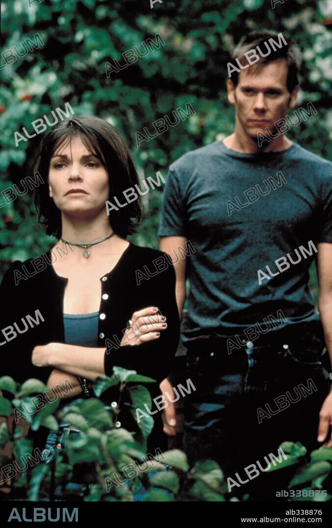 KATHRYN ERBE y KEVIN BACON en EL ÚLTIMO ESCALÓN, 1999 (STIR OF ECHOES), dirigida por DAVID KOEPP. Copyright ARTISAN ENTERTAINMENT.