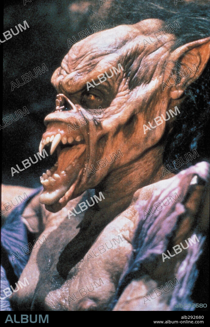 NOCHE DE MIEDO II, 1988 (FRIGHT NIGHT PART II), dirigida por TOMMY LEE WALLACE.