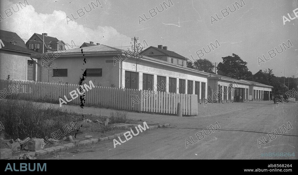 GÖTEBORG 1927-07-11.. Garagebyggnader vid Sjöstjärnas gränd i Jakobsdal. *** Local Caption *** GT Låda: Krep 2012-02 Foto: Kamerareportage / TT / Kod: 2524.