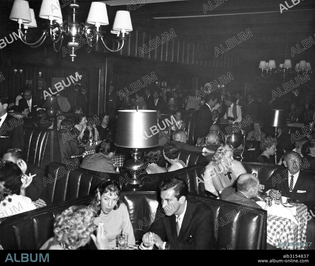 Hollywood, California:  c. 1960. Dinner time at Chasen's restaurant on Beverly Blvd. in West Hollywood.