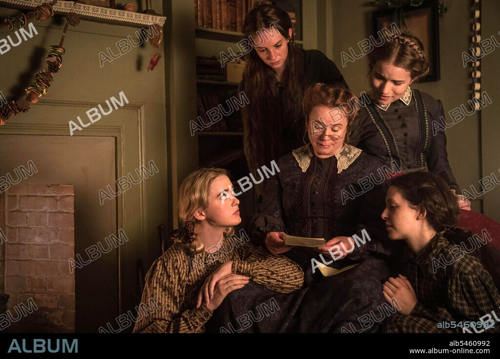 ANNES ELWY, KATHRYN NEWTON, MAYA HAWKE y WILLA FITZGERALD en MUJERCITAS, 2017 (LITTLE WOMEN), dirigida por VANESSA CASWILL. Copyright BBC.
