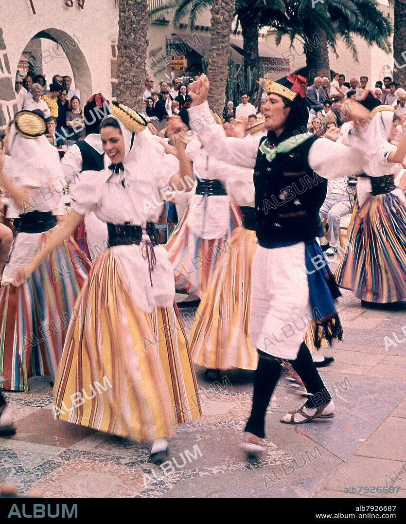 BAILE FOLKLORICO DE LANZAROTE - FOTO AÑOS 70.