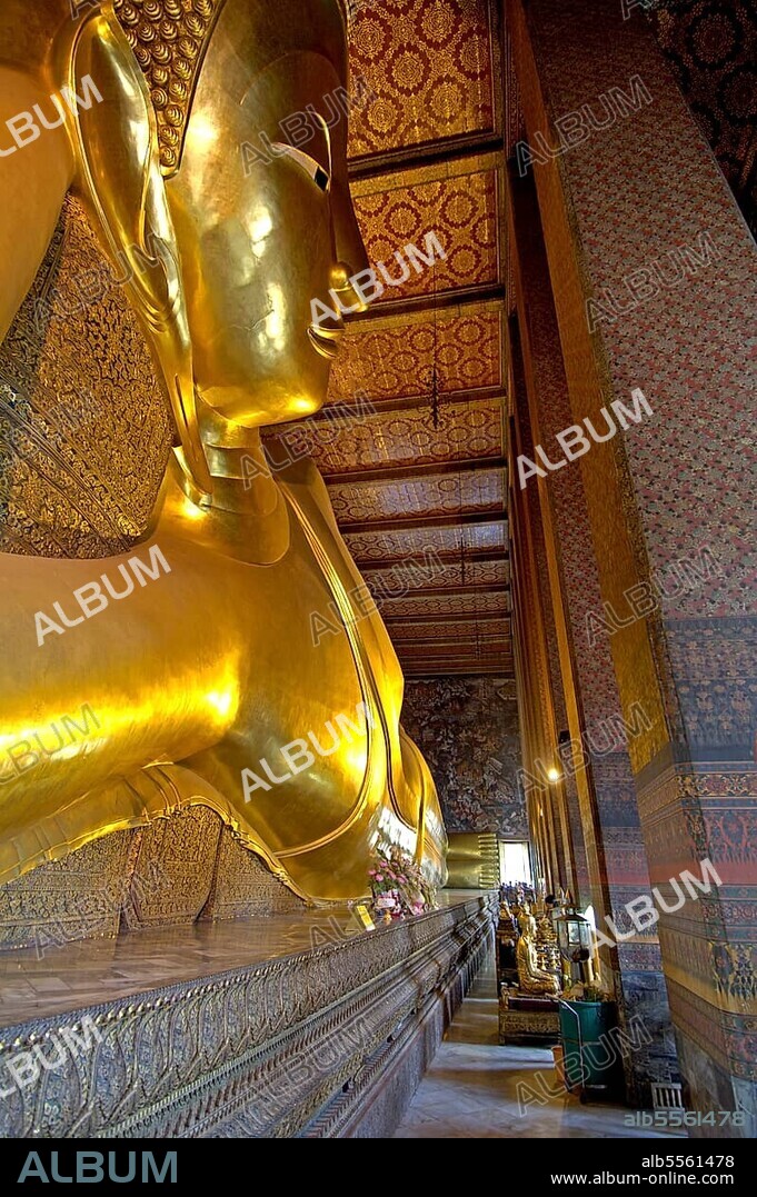 Buddha statue, 10 metres high, 40 metres long, Temple of the Reclining Buddha, Wat Pho, Bangkok, Thailand, Asia.