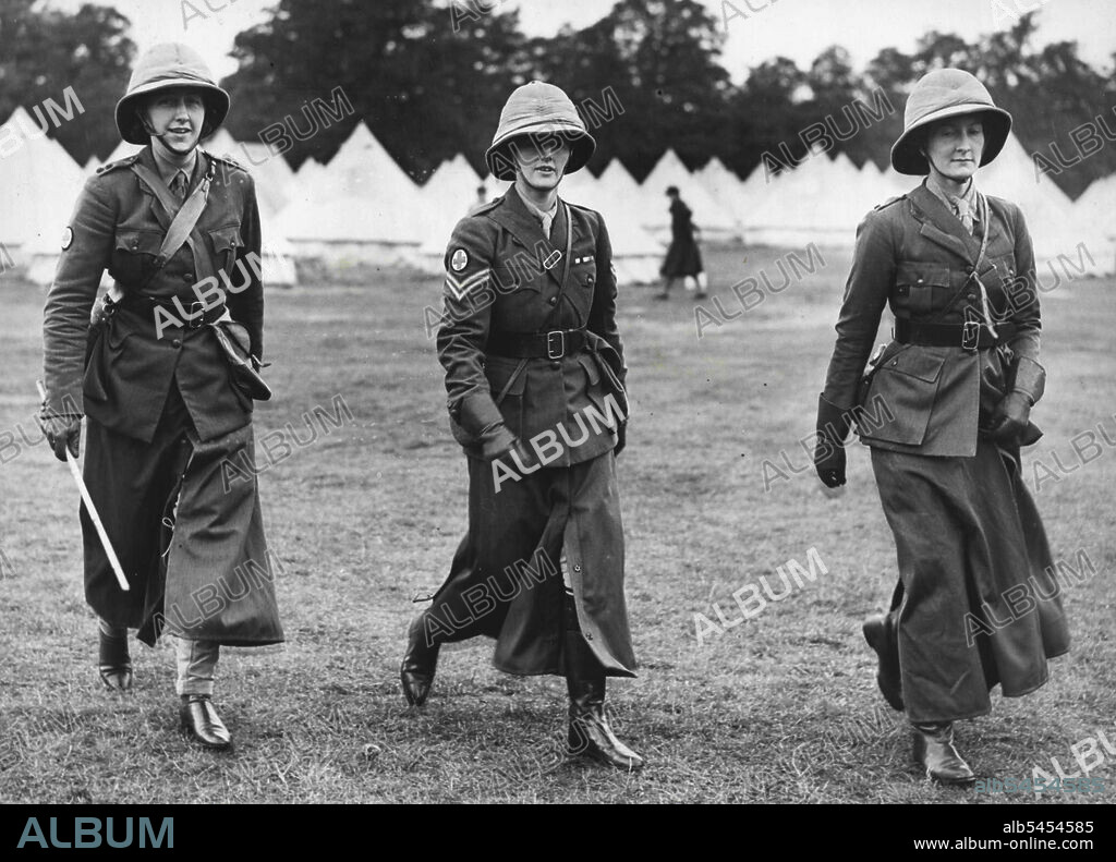 The Women's Transport Service (First Aid Nursing Yeomanry) held a pageant of 30 years, 1909 to 1939, by members of the Corps in Period Uniform at their camp at mytchett, aldershot, hants. Members of a Corps wearing Period Uniform of 1914. (In Centre) The Countees of Brecknock(Lady-in-Waiting to the Duchees of Kent), she is seen waring the Uniform of a Corporal. July 18, 1939. (Photo by Sport & General).