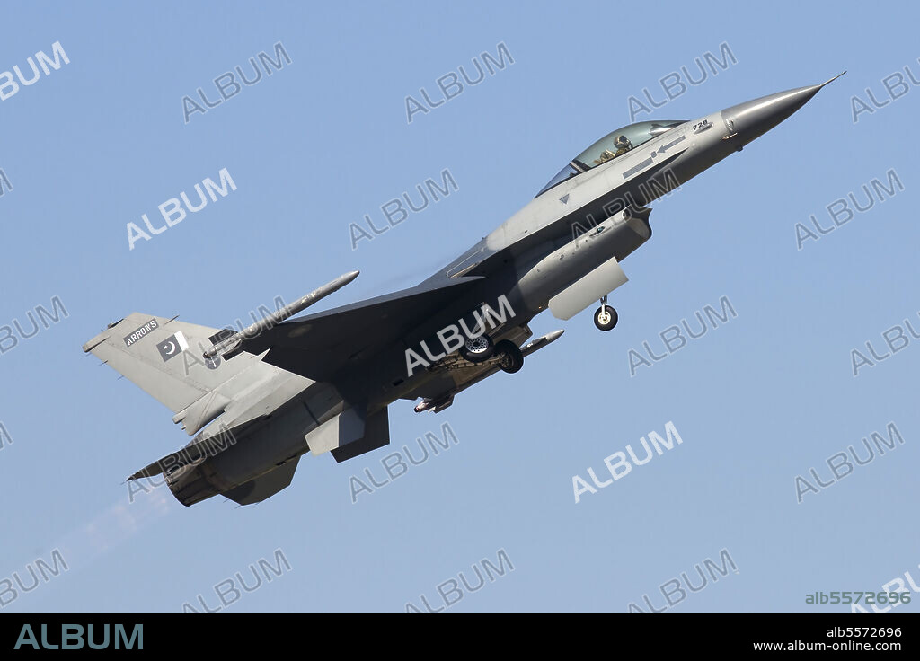 A Pakistan Air Force F-16A Block 15 performing at the Izmir Air Show in Turkey, during the 100th Anniversary of the Turkish Air Force.