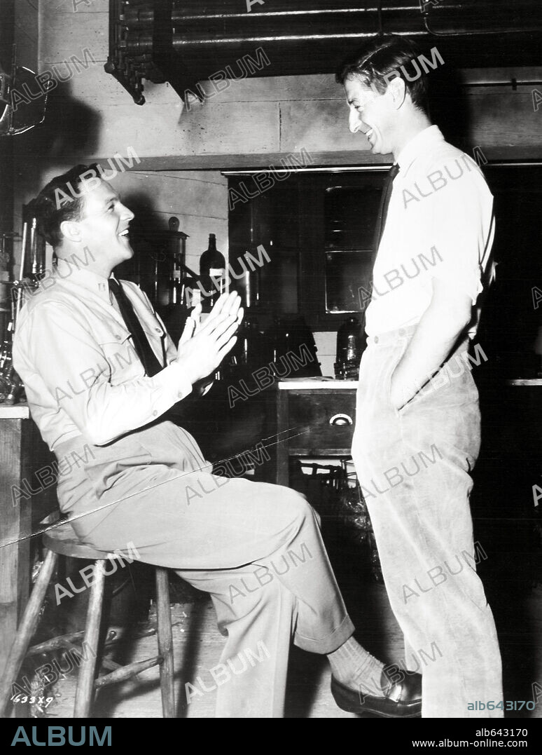 GENE KELLY and ROY BOULTING in CREST OF THE WAVE, 1954 (SEAGULLS OVER SORRENTO), directed by JOHN BOULTING and ROY BOULTING. Copyright METRO GOLDWYN MAYER.