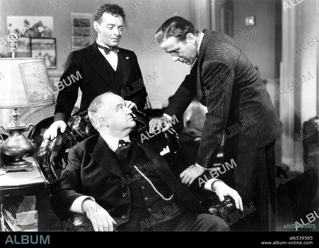HUMPHREY BOGART, PETER LORRE and SYDNEY GREENSTREET in THE MALTESE FALCON, 1941, directed by JOHN HUSTON. Copyright WARNER BROS/FIRST NATIONAL.