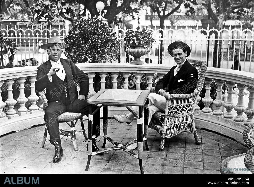 August 1912. The former bullfighter Rafael Guerra (Guerrita) (1), and the sword Ricardo Torres (Bombita) (2), Talking about Bullfighting Matters at the hotel where they are staying, in San Sebastián.