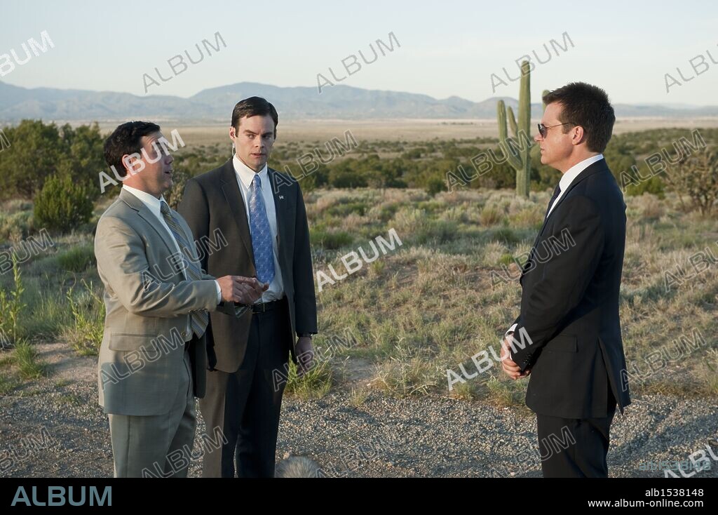 BILL HADER, JASON BATEMAN and JOE LO TRUGLIO in PAUL, 2011, directed by GREG MOTTOLA. Copyright UNIVERSAL PICTURES.