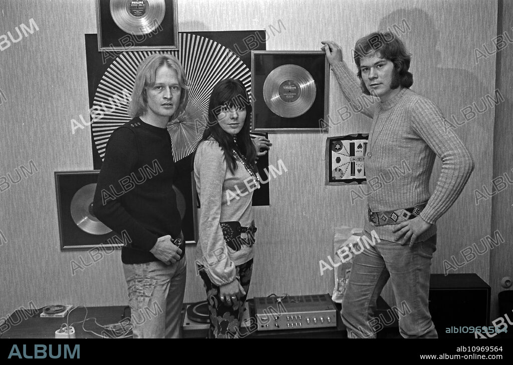 Singers Susan Aviles, Thomas Hock (left) and Peter Petrel at Munich, Germany 1960s.