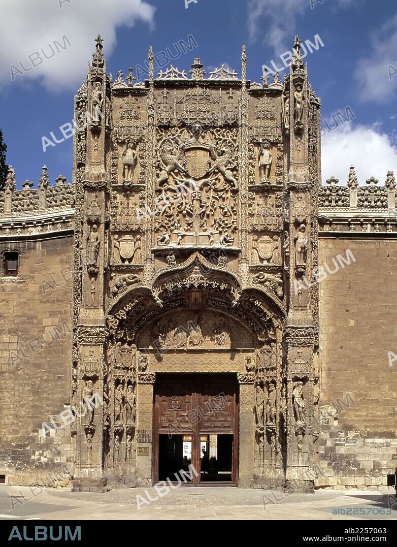 GIL DE SIOLE. VALLADOLID. COLEGIO DE SAN GREGORIO ( 1488-1496) , VISTA GENERAL DE LA PORTADA , OBRA DE GIL DE SILOE. EN LA ACTUALIDAD ES EL MUSEO NACIONAL DE ESCULTURA. ARTE GOTICO ISABELINO.