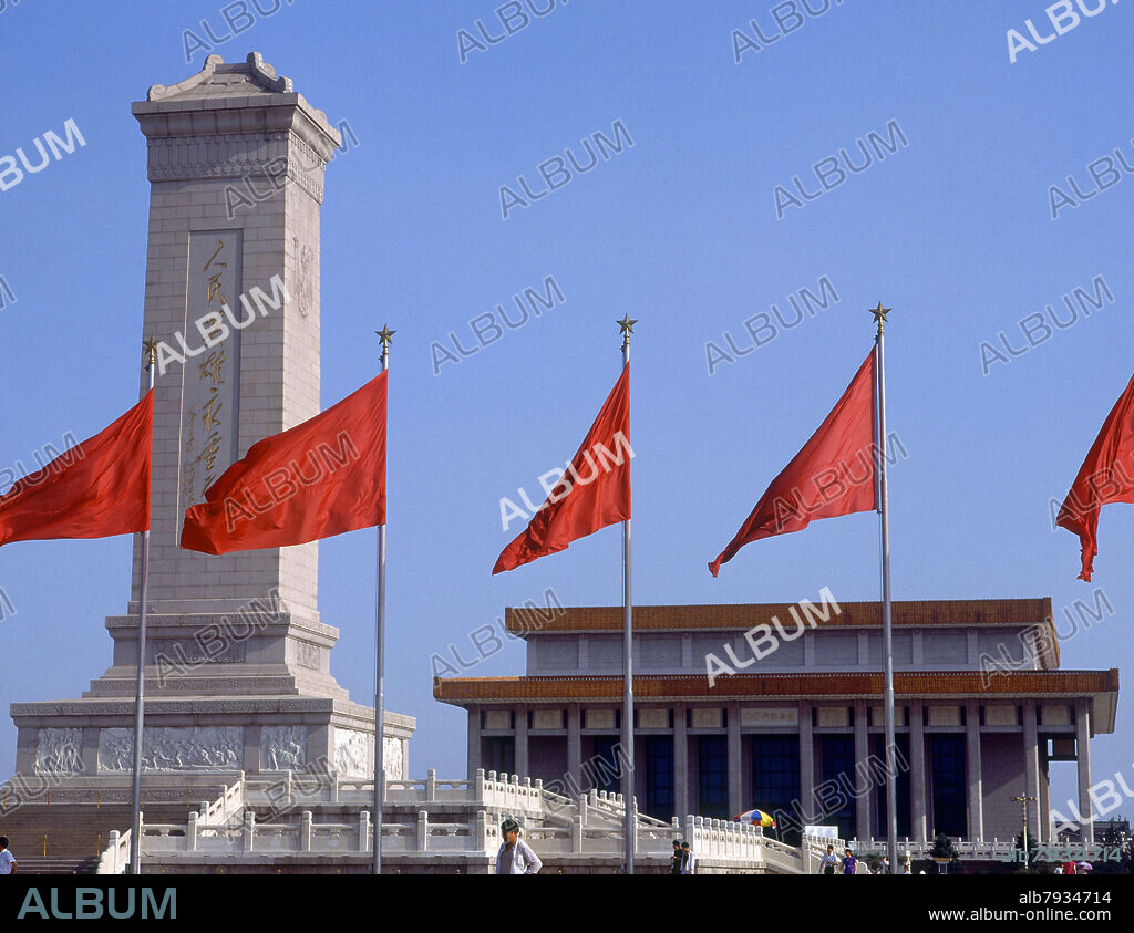 PLAZA DE TIAN-ANMEN-MONOLITO A LOS HEROES DE LA PATRIA Y GRAN SALA DEL PUEBLO.