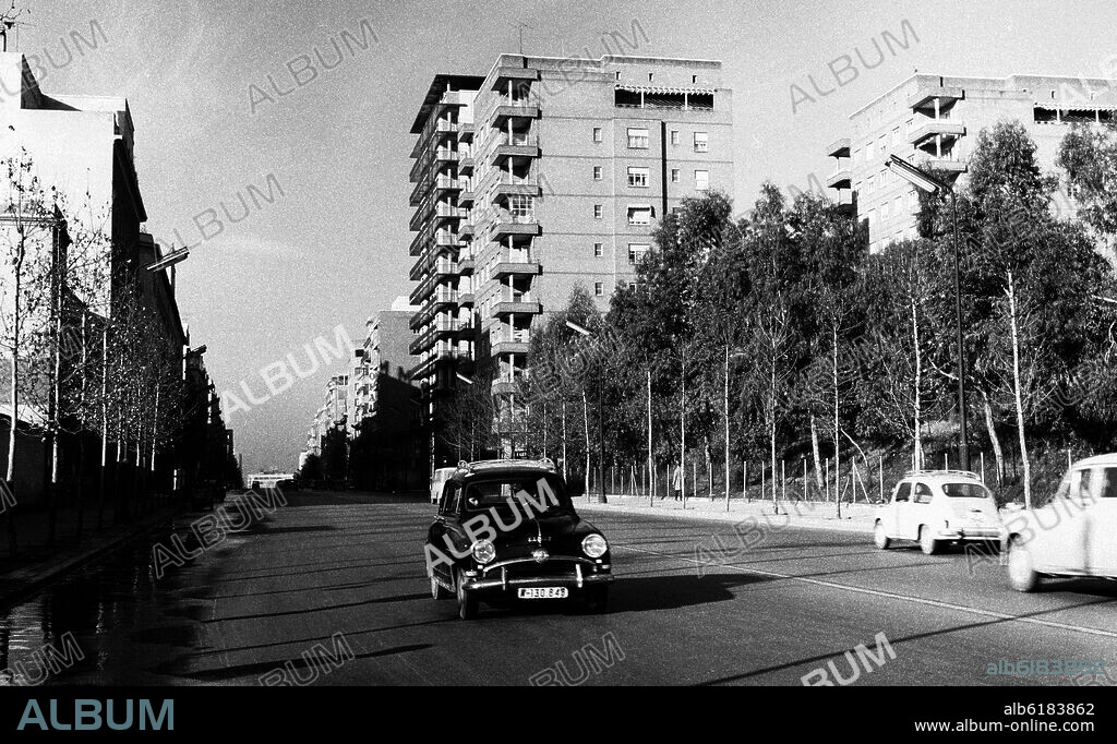 CALLE BRAVO MURILLO - FOTOGRAFIA EN BLANCO Y NEGRO - AÑOS 60.