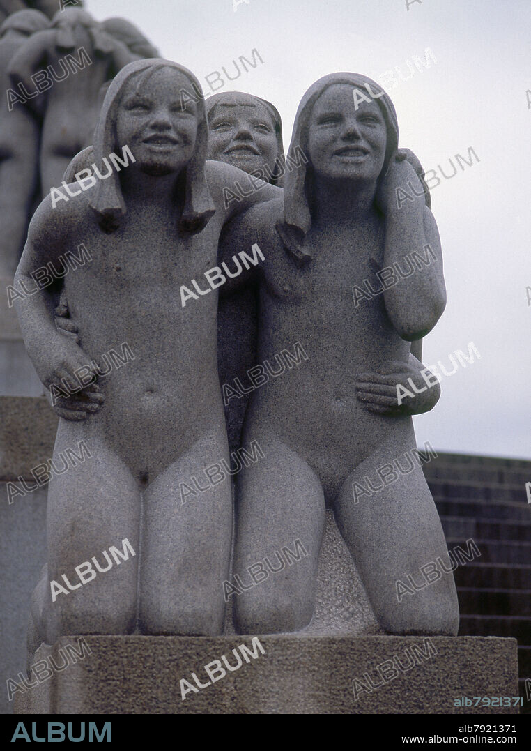 GUSTAV VIGELAND. FIGURAS FEMENINAS- NIÑAS - ESCULTURA EN GRANITO (DET).