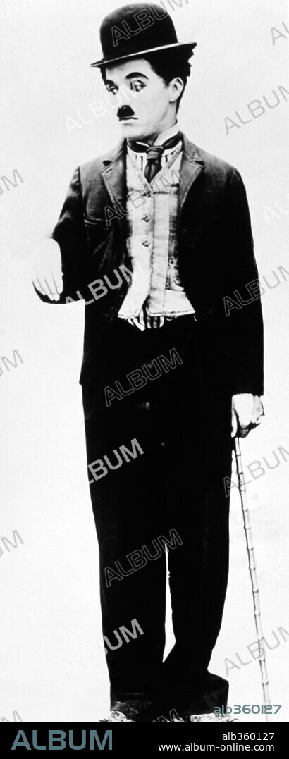 CHARLIE CHAPLIN en CHARLOT, VAGABUNDO, 1915 (THE TRAMP), dirigida por CHARLES CHAPLIN. Copyright ESSENAY.