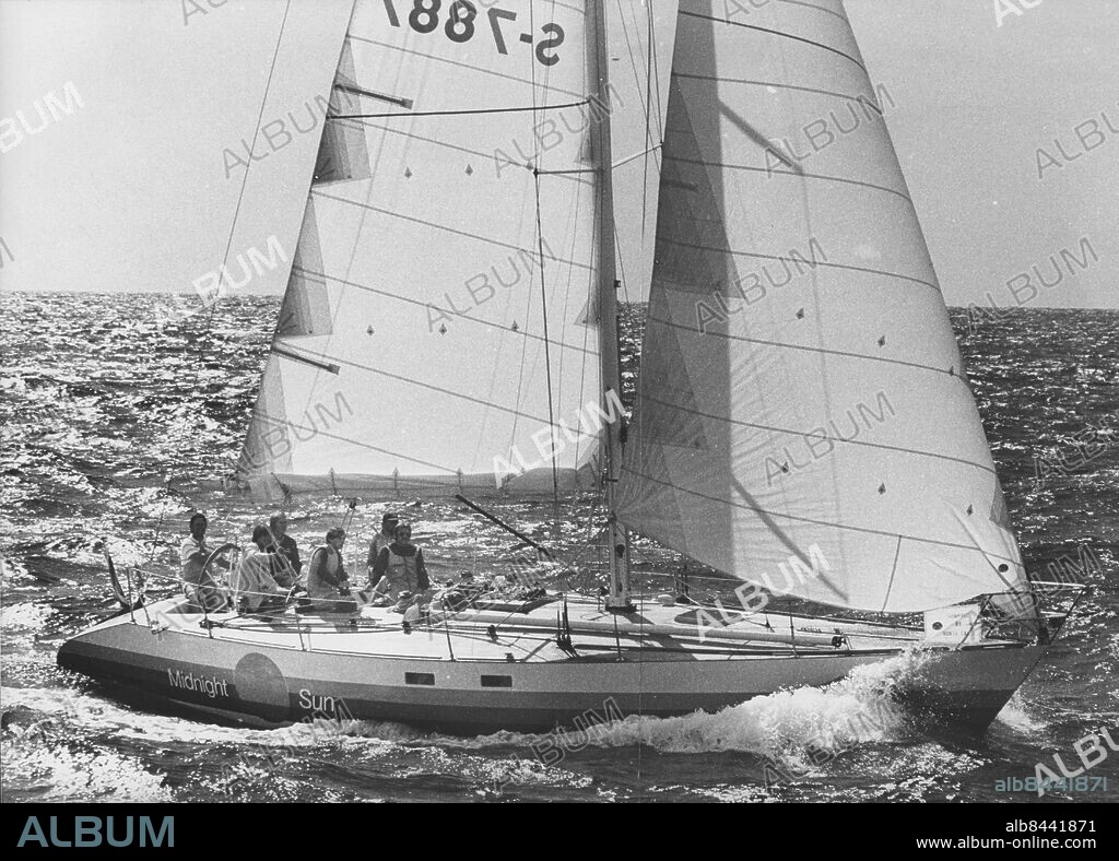 Marstrand - 1978-07-15 - PG Gyllenhammar seglar i Marstrandsregattan - tydligen är Pelle Pettersson med ombord *** Local Caption *** Foto: GT - Per Wissing. KAMERAREPORTAGE.