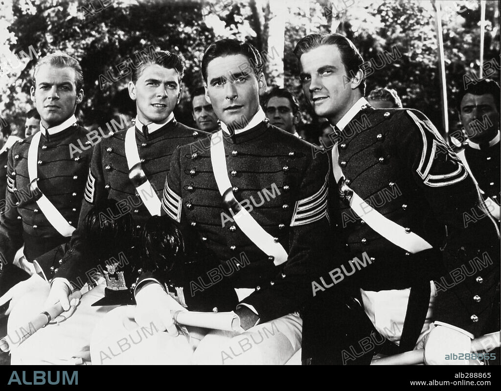 ERROL FLYNN and RONALD REAGAN in THE SANTA FE TRAIL, 1940, directed by MICHAEL CURTIZ. Copyright WARNER BROTHERS.